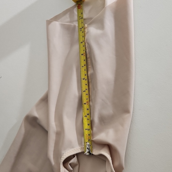 Isavela Compression Wear Size 2X Tan Bodysuit Short After Surgery - Picture 6 of 8